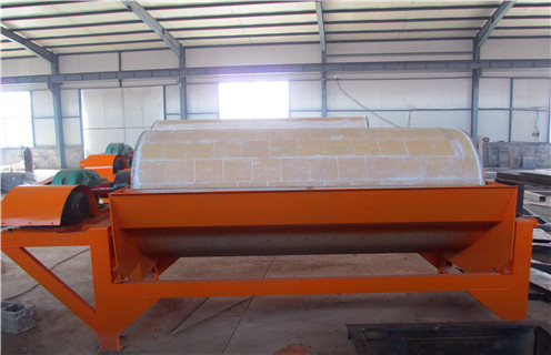 干粉磁選機(jī)，關(guān)注行業(yè)生產(chǎn)，干粉磁選機(jī)更適合市場使用，關(guān)注行業(yè)生產(chǎn)，干粉磁選機(jī)更適合市場使用磁場一般為多少_磁塊如何排列
