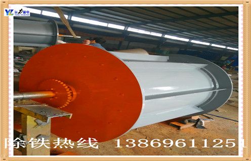 全磁　遠(yuǎn)力磁電生產(chǎn)的全磁滾筒通常安裝在輸送帶端頭上，使用環(huán)境更適用于大批量的礦石，谷物，沙子，砂礫，塑料，木材，碎玻璃，廢料等干性物料中的跟大含量的鐵屑，鐵片，鐵塊或者其他鐵磁性物料自動分離。